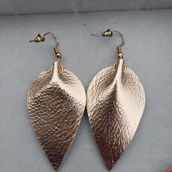 3 Felt Dangle Earrings - Picture 11 of 11